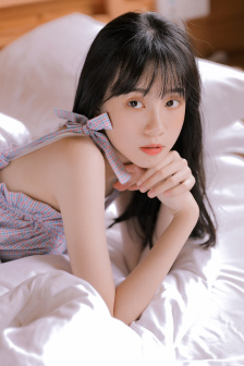 美女扒开腿让男生捅